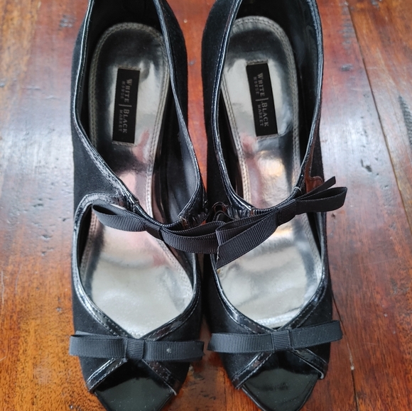 White House Black Market Black Leather Arianna Heels ~ Size 8.5 - Picture 2 of 9